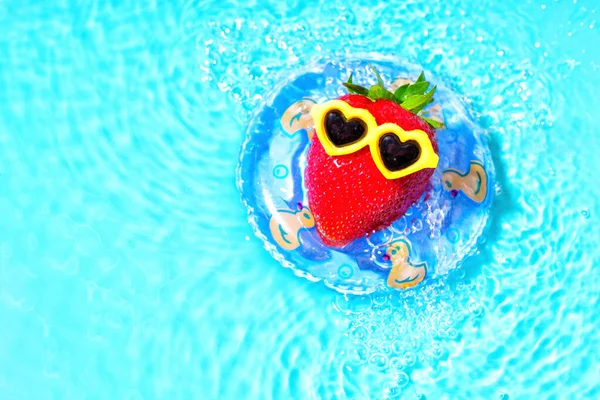 Top View Strawberry Character Floating Water Inflatable Tube Donning Stylish — Stock Photo, Image