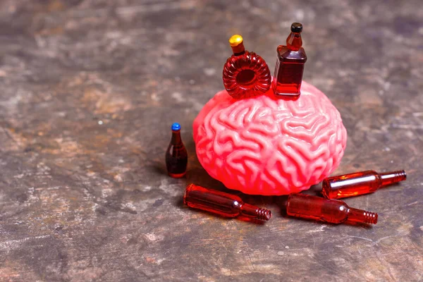 Miniature Model Human Brain Accompanied Collection Tiny Liquor Beer Bottles — Stock Photo, Image