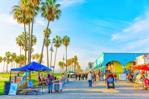 Los Angeles Califórnia Dezembro 2022 Bustling Venice Beach Sidewalk Market — Fotografia de Stock