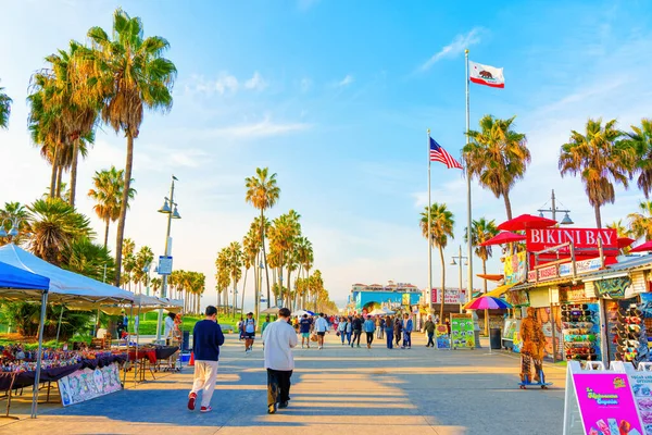 Los Ángeles California Diciembre 2022 Bullicioso Mercado Venice Beach Sidewalk — Foto de Stock