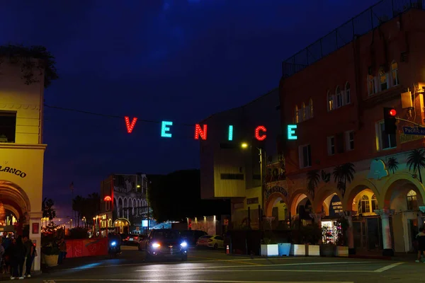 Los Ángeles California Diciembre 2022 Venecia Firma Cuelga Sobre Intersección — Foto de Stock