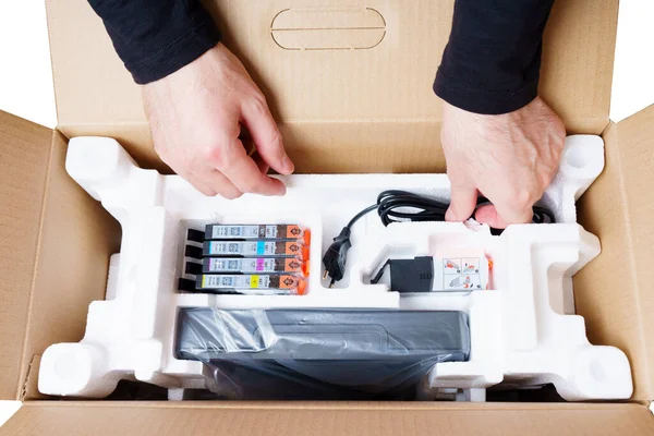 Kyiv, Ukrayna - 20 Temmuz 2023: Yeni bir Canon Mürekkep Jet Yazıcısının Boksu