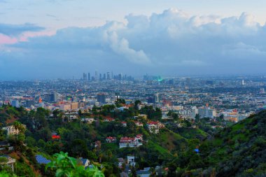 Los Angeles, Kaliforniya - 6 Ocak 2023: Dusk, Runyon Canyon View 'da Los Angeles Panoraması