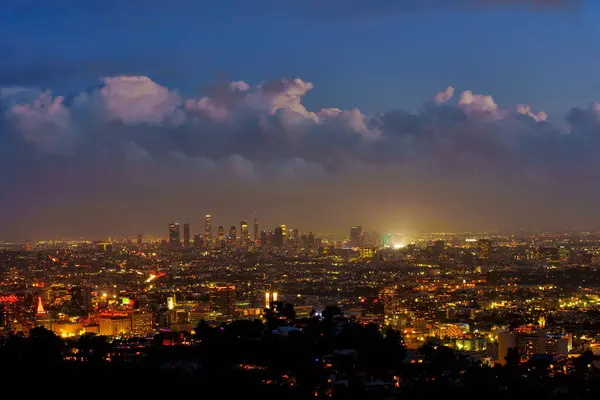 カリフォルニア州ロサンゼルス 2023年1月6日 ランヨンキャニオン展望台からの壮大なシティビュー — ストック写真