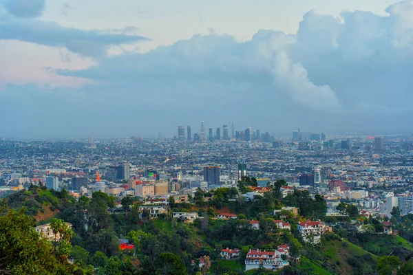 カリフォルニア州ロサンゼルス 2023年1月6日 ランヨン キャニオンから見たダスク シーンのロサンゼルスのパノラマ — ストック写真