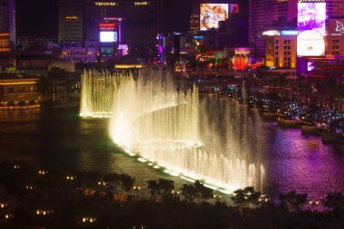 Las Vegas, Nevada - 14 Nisan 2024 Bellagio Fountains Show 'a bakan otel odası