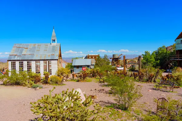 Nelson, Nevada - 15 Nisan 2024 Eski kilise ve terk edilmiş maden yerleşim yerinin ahşap binaları