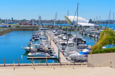 San Diego, California - 16 Nisan 2024: San Diego Limanı 'nda Teknelerle Dolu