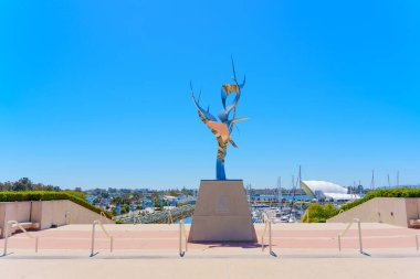 San Diego, California - 16 Nisan 2024: San Diego Marina 'ya Bakan Sanatsal Heykel