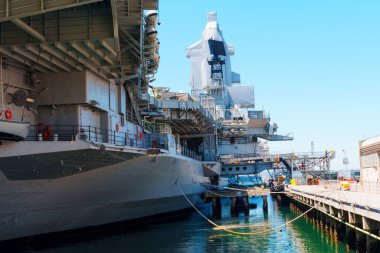 San Diego, California - 16 Nisan 2024 San Diego Deniz Üssü 'nde USS Midway Uçak Gemisi