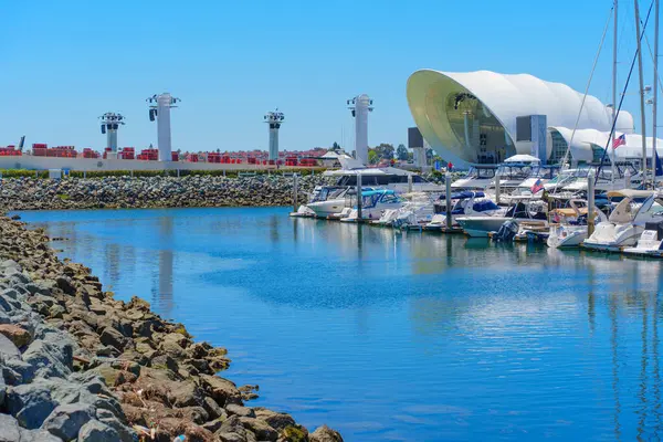 San Diego, California - 16 Nisan 2024: Serene San Diego Marina View with Boats and Rady Shell Venue