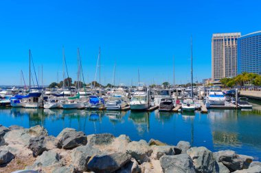 San Diego, Kaliforniya - 16 Nisan 2024: San Diego Marina Şehir Platosu Karşıtı