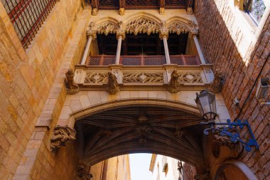 Barcelona 'nın Sokaklarında Büyüleyici Gotik Mimari