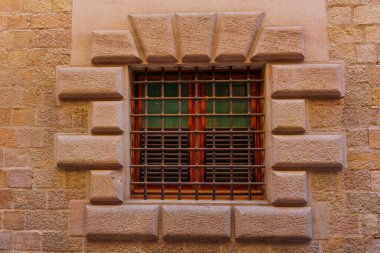 Tarihsel Barselona 'da Izgaralı Dekoratif Pencere