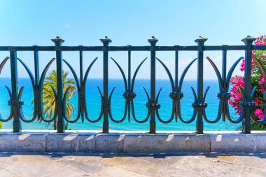 Tarragona 'nın Balkonunun demir parmaklıkları Akdeniz' e 