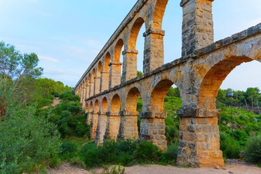 Tarragona 'da Kalan Roma Aqueduct Manzarası