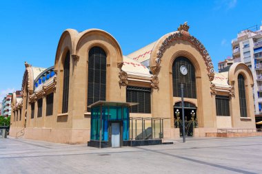 Tarragona, İspanya - 14 Temmuz 2024 Tarragona 'daki Merkezi Pazar Dinamik Görünümü