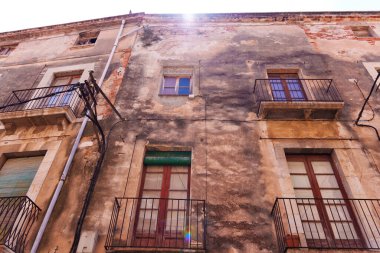 Tarragona 'daki Sunlit İnşaat Cephesi