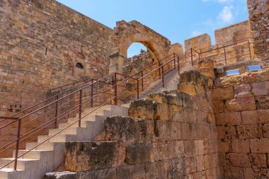 Tarragona Harabelerinde Kırsal Merdiven ve Taş Duvar