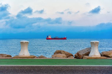 Canlı Tarragona Sahil Hattı Sakin Sularda Gemi