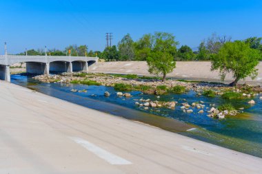 Los Angeles Nehri Elysian Vadisi 'nde Köprü Arkaplanı ile