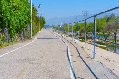 Elysian Vadisi 'ndeki Los Angeles Nehri boyunca Geniş Görüş Alanı