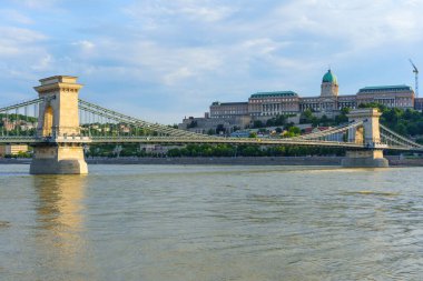 Budapeşte Zincir Köprüsü Tuna Nehri üzerinde Buda Şatosu Arkaplan