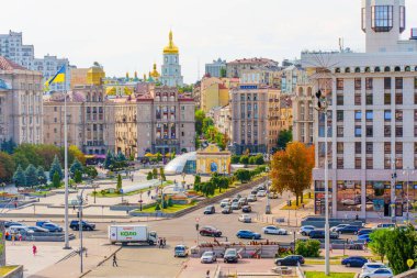 Tarihi Kyiv Binaları ile Bağımsızlık Meydanı 'nda Canlı Sahne