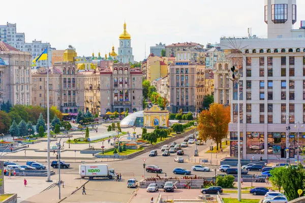 Tarihi Kyiv Binaları ile Bağımsızlık Meydanı 'nda Canlı Sahne