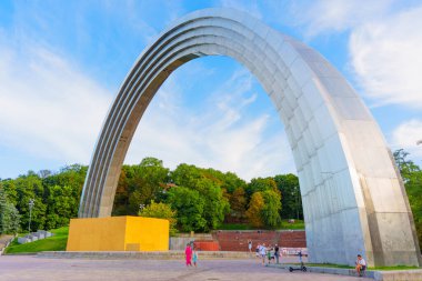 Kyiv, Ukrayna - 23 Ağustos 2024: Ukrayna Halkının Özgürlüğü Kemerinin Dramatik Görünümü