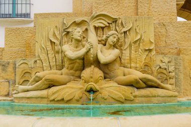 Santa Barbara, California - 20 Nisan 2024: Santa Barbara Adliyesinde Sanat Çeşmesi Heykeli