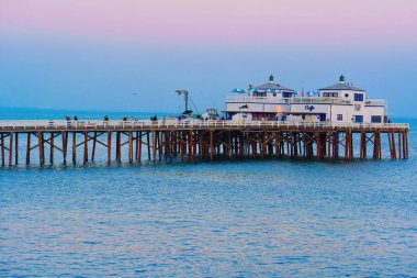 Malibu, California - 21 Nisan 2024 Akşam Malibu İskelesinde