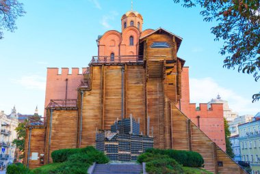 Tahta Yapı ve Manzaralı Kyiv 'in Altın Kapısı