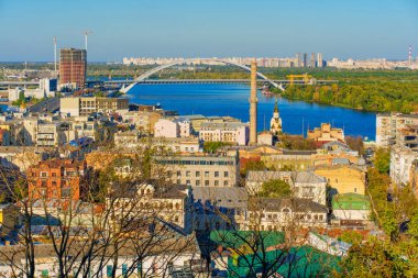 Kyiv, Ukrayna - 9 Ekim 2024: Podil ve Kyiv 'deki Podilsko-Voskresensky Köprüsü