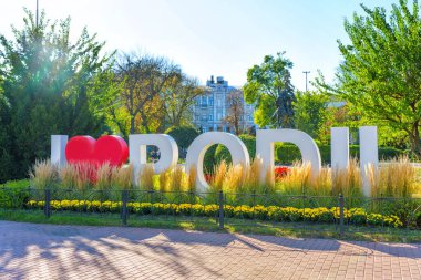 Kyiv, Ukrayna - 9 Ekim 2024: Kyiv 'in Podil İlçesinde Podil İşaretini Seviyorum