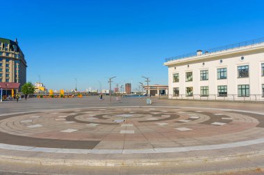 Kyiv, Ukrayna - 9 Ekim 2024: Eşsiz Tasarımlı Poshtova Meydanı Geniş Alanı