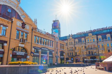 Kyiv, Ukrayna - 9 Ekim 2024: Bessarabsky Pazarı ve Kyiv Arena Şehri