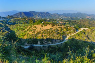 Los Angeles, Kaliforniya - 19 Nisan 2024 Runyon Canyon 'un Rolling Hills' inin Panoramik Manzarası