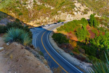 La Canada Çakmaktaşı 'nda Doğa İçin Otopark Tutkunları ile Eğri Yol