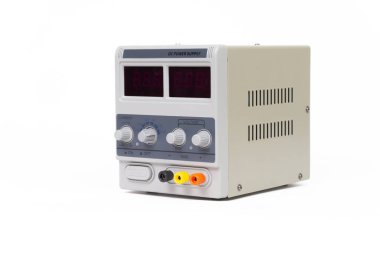 Beyaz Arkaplanda DC Elektrik Aracı Birimi