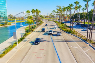 Long Beach, California - 15 Ocak 2025 Long Beach Liman Yolu 'nda trafik