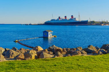 Long Beach, California - 15 Ocak 2025: Long Beach 'te Yüzen Yapılı Kraliçe Mary Gemisi