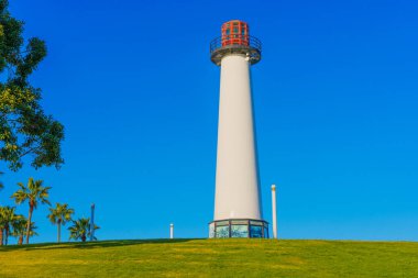 Long Beach, California - 15 Ocak 2025 Long Beach, Kaliforniya 'da Açık Mavi Gökyüzü ile Lions Lighthouse