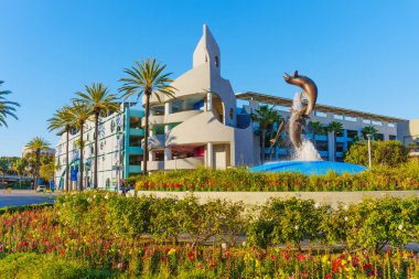 Long Beach, California - January 15, 2025: Aquarium of the Pacific and Dolphin Fountain in Long Beach clipart