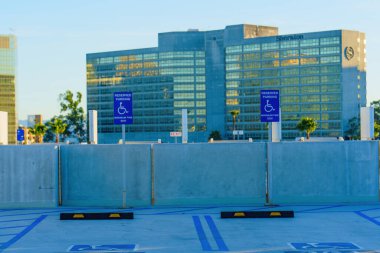 Los Angeles, Kaliforniya - 6 Ocak 2025 Los Angeles Havalimanında rezerve Engelli Otoparkı