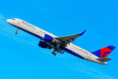 Los Angeles, Kaliforniya - 6 Ocak 2025: Delta Havayolları Jet Los Angeles Gökyüzüne Tırmanıyor