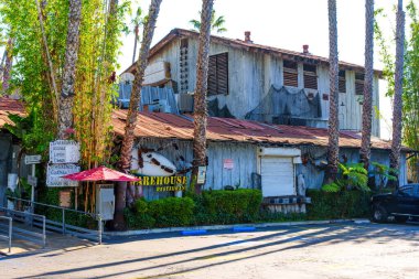 Los Angeles, Kaliforniya - 17 Aralık 2024: Los Angeles 'taki Tarihi Depo Restoranı