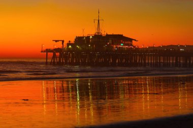 Los Angeles, California - 18 Aralık 2024: Santa Monica İskelesi Günbatımı