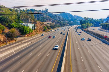 Los Angeles, Kaliforniya - 9 Ocak 2025: Los Angeles 'ta Vahşi Yangın Ortasında Trafik