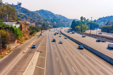 Los Angeles, Kaliforniya - 9 Ocak 2025 Los Angeles 'ta Sakin Otoyol Çarpışması